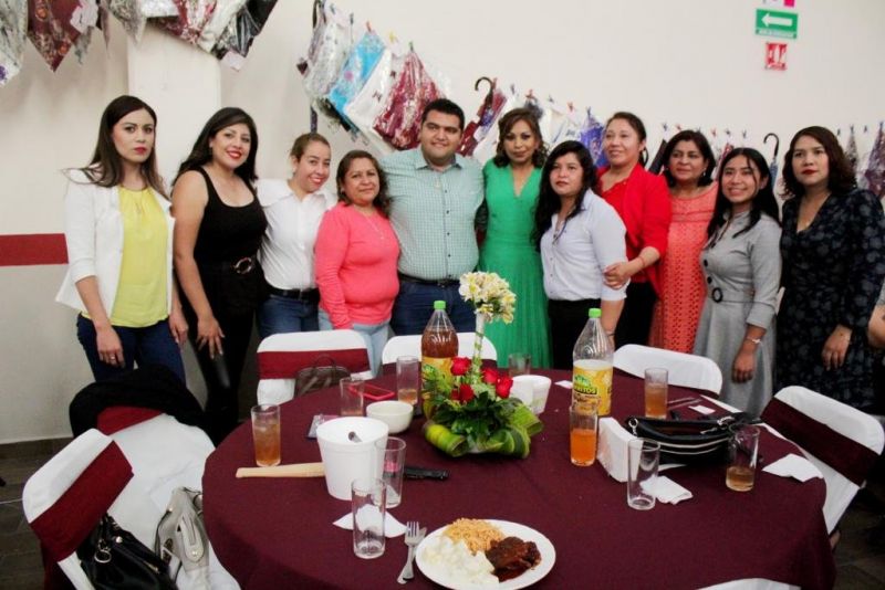 FESTEJAN EN GRANDE A MAESTROS EN #MELCHOROCAMPO