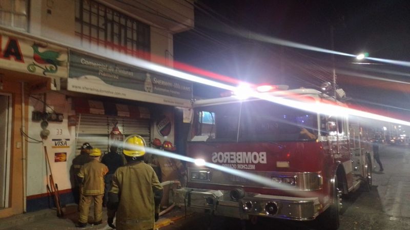 BOMBEROS DE MELCHOR OCAMPO SOFOCAN LOCAL DE PINTURAS