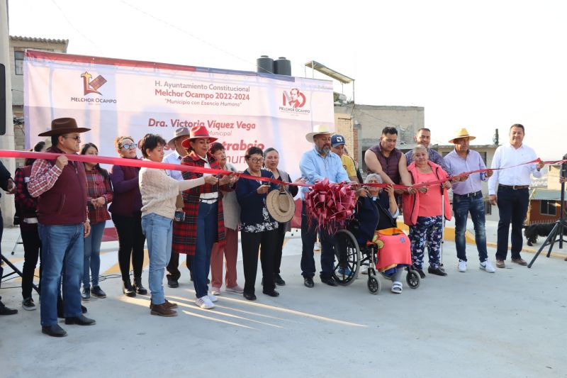 Construcción de pavimento asfáltico: calle Alfredo del Mazo