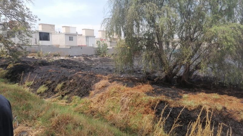 BOMBEROS ATIENDEN INCENDIO DE PASTO EN MELCHOR OCAMPO