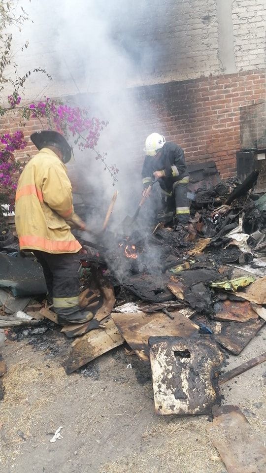 BOMBEROS SOFOCAN INCENDIO EN VIVIENDA DE MELCHOR OCAMPO