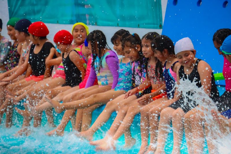 Impulsamos el deporte con clases de natación para niñas y niños del Curso de