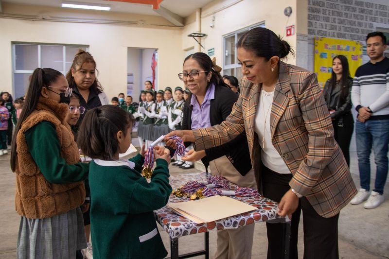 Uniformes y medallas para el talento deportivo de la niñez de Melchor Ocampo