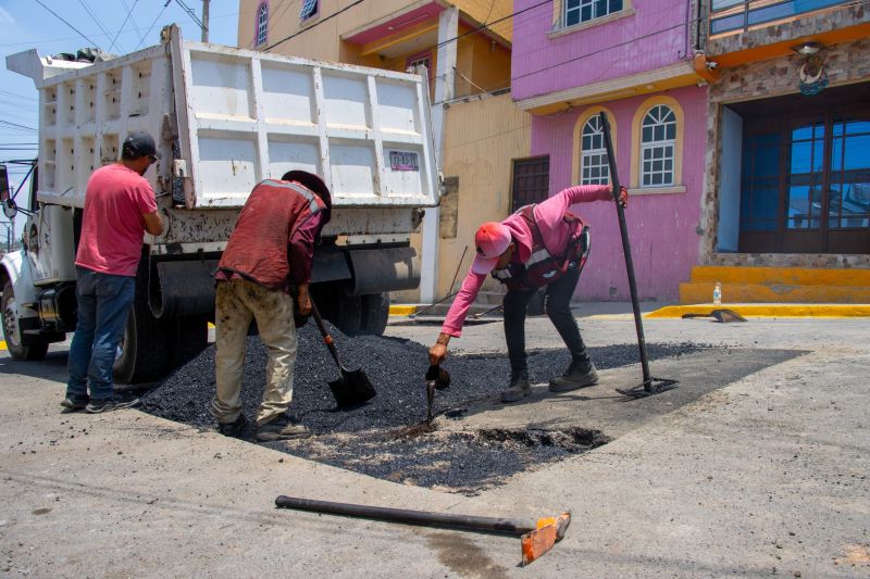 Continúan acciones de mejoramiento urbano en la colonia Educación