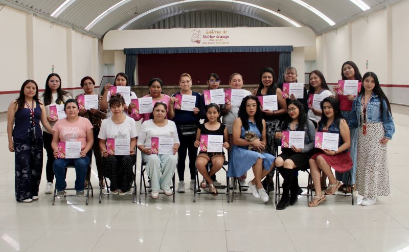 Se llevó a cabo la clausura del Curso de Uñas con Acrílico