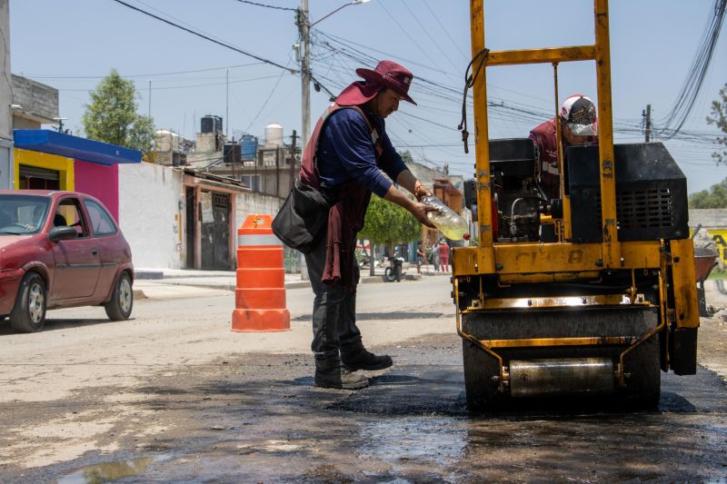 Continúan los trabajos de bacheo para mejorar la movilidad en Tenopalco y Visitación