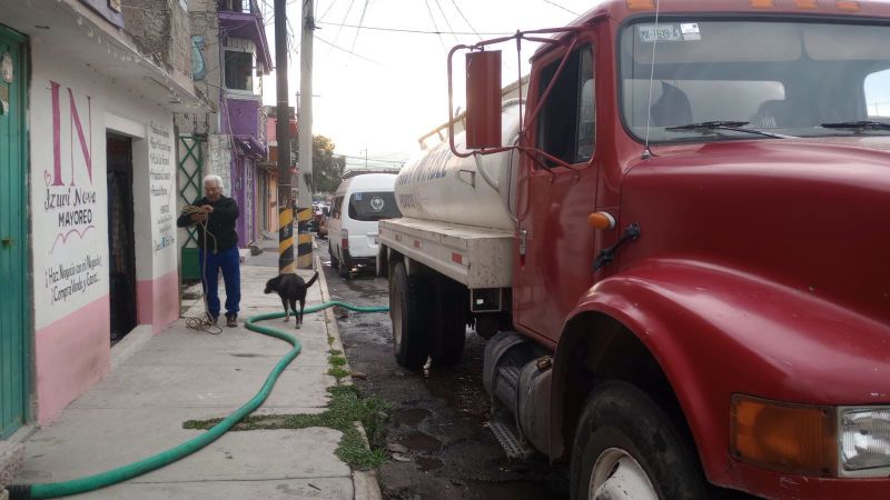 Continúa el operativo emergente de distribución gratuita de agua potable