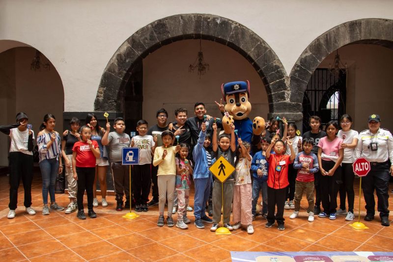 Mini Policías participan en taller de movilidad como parte de su formación preventiva