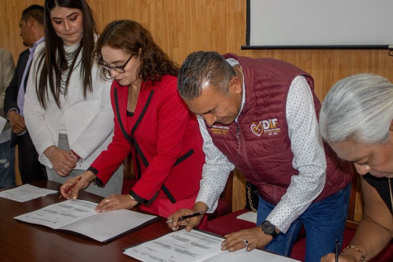 Firma de convenio con la Preparatoria Abierta Sede 091