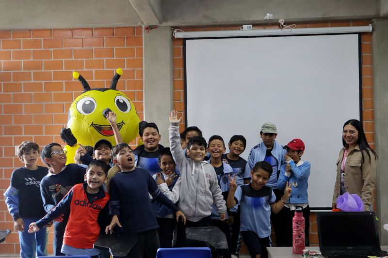 Fomentamos el cuidado de las abejas desde las aulas