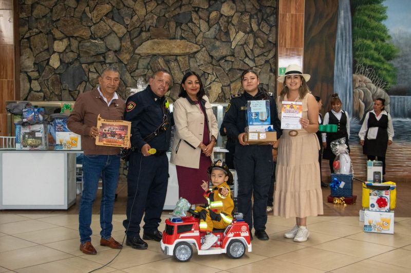 Reconocen la valentía y dedicación de los Bomberos de Melchor Ocampo